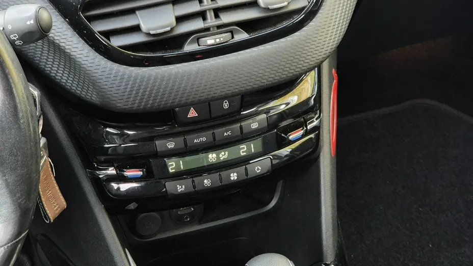 PEUGEOT 2008 -
