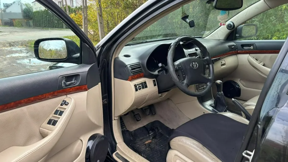 TOYOTA Avensis -