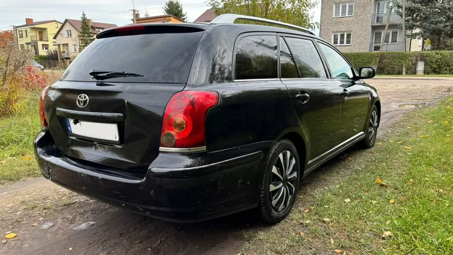 TOYOTA Avensis -