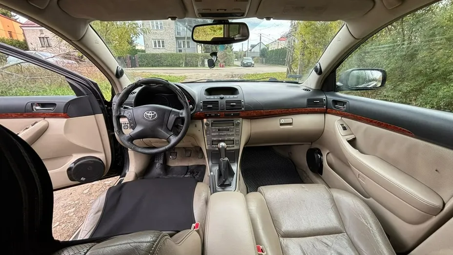 TOYOTA Avensis -
