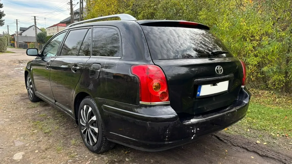 TOYOTA Avensis -