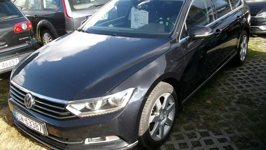 VOLKSWAGEN Passat -