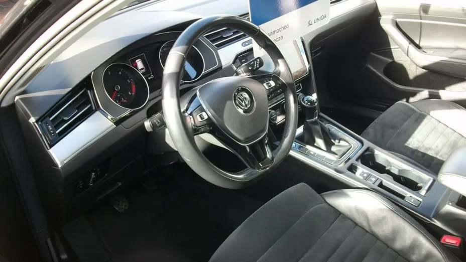 VOLKSWAGEN Passat -