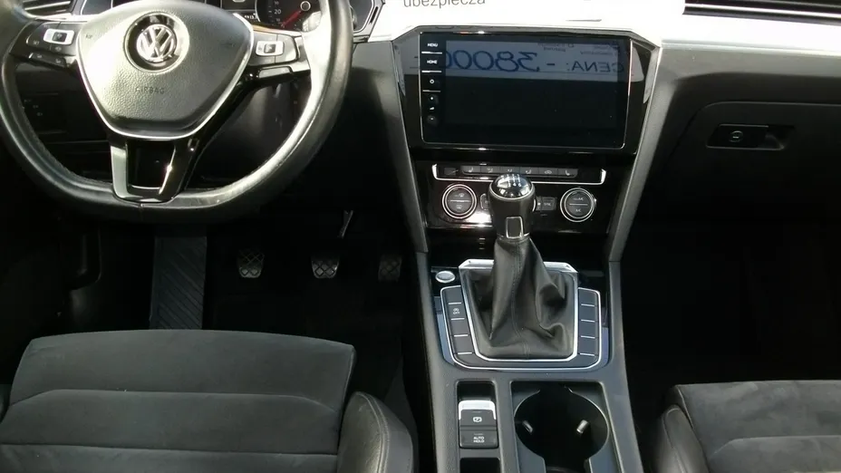 VOLKSWAGEN Passat -