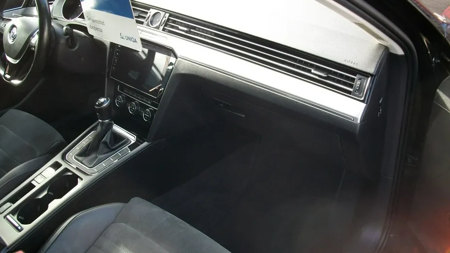 VOLKSWAGEN Passat -