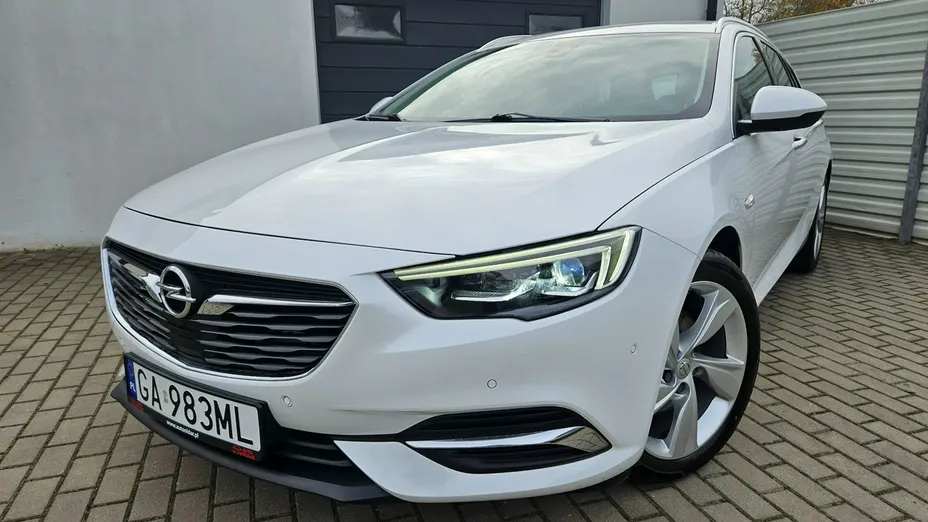 OPEL Insignia -