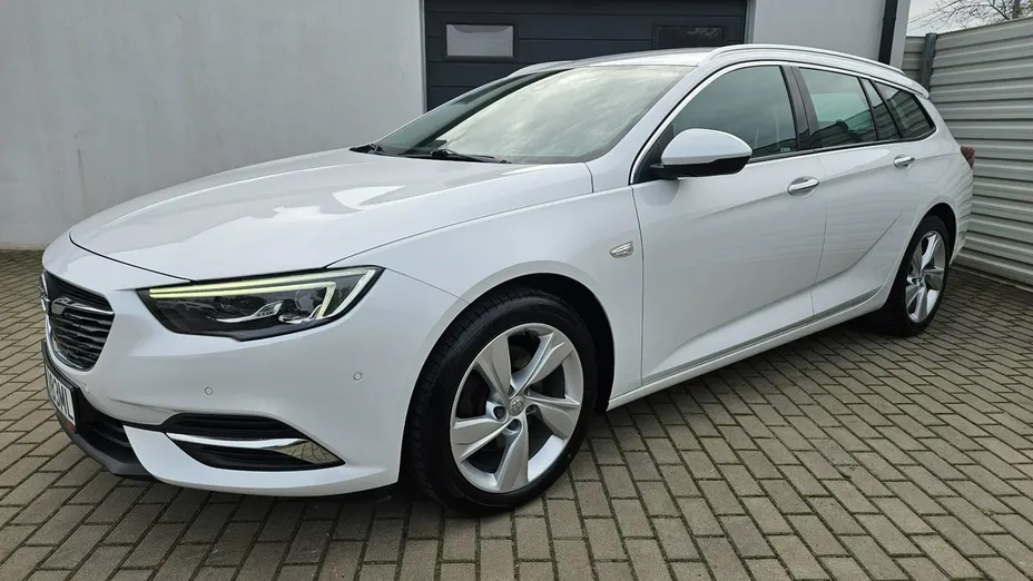 OPEL Insignia -