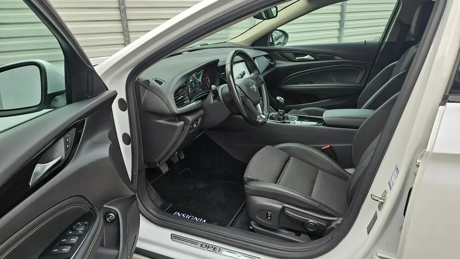 OPEL Insignia -
