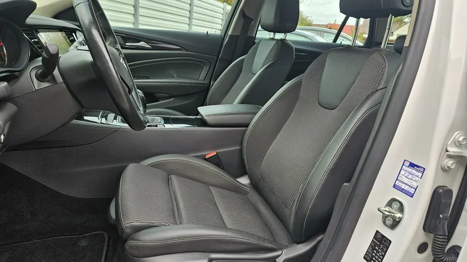 OPEL Insignia -