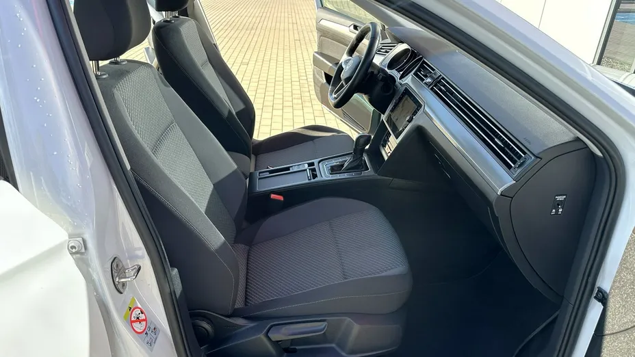 VOLKSWAGEN Passat -