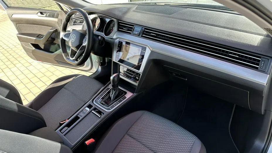 VOLKSWAGEN Passat -