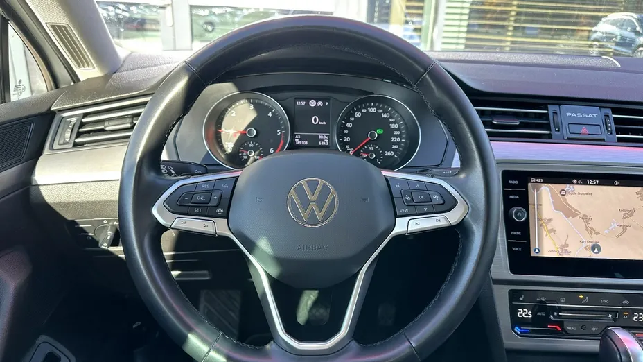 VOLKSWAGEN Passat -