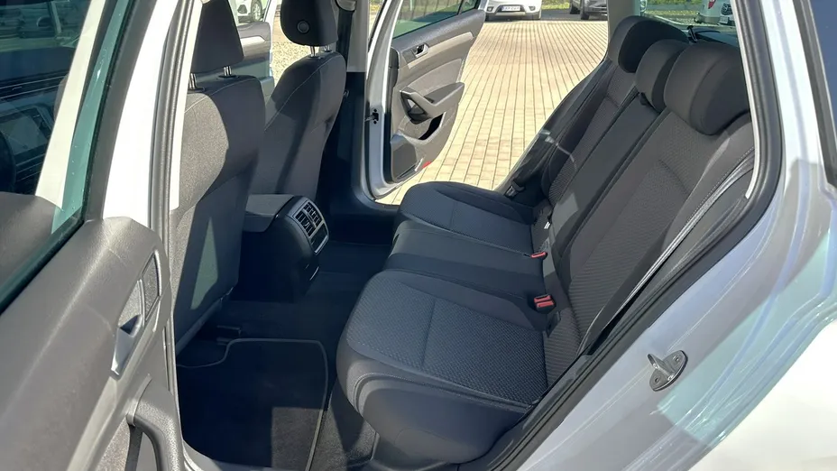 VOLKSWAGEN Passat -