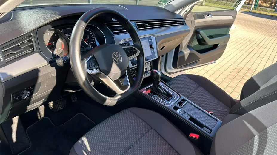 VOLKSWAGEN Passat -
