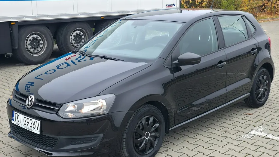 VOLKSWAGEN Polo -