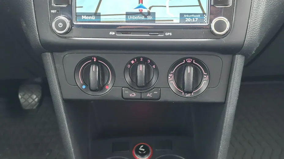 VOLKSWAGEN Polo -