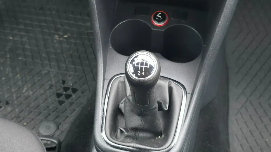 VOLKSWAGEN Polo -