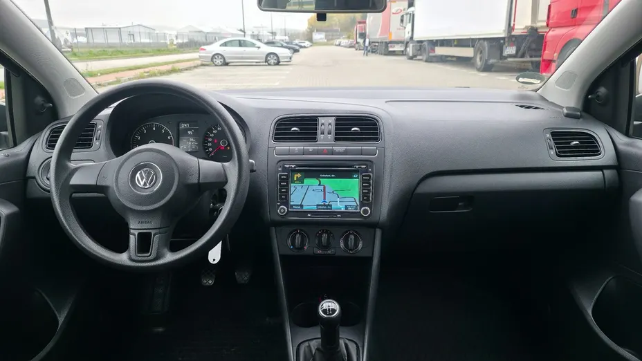 VOLKSWAGEN Polo -