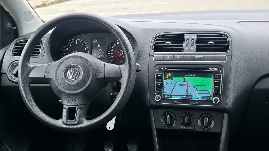 VOLKSWAGEN Polo -
