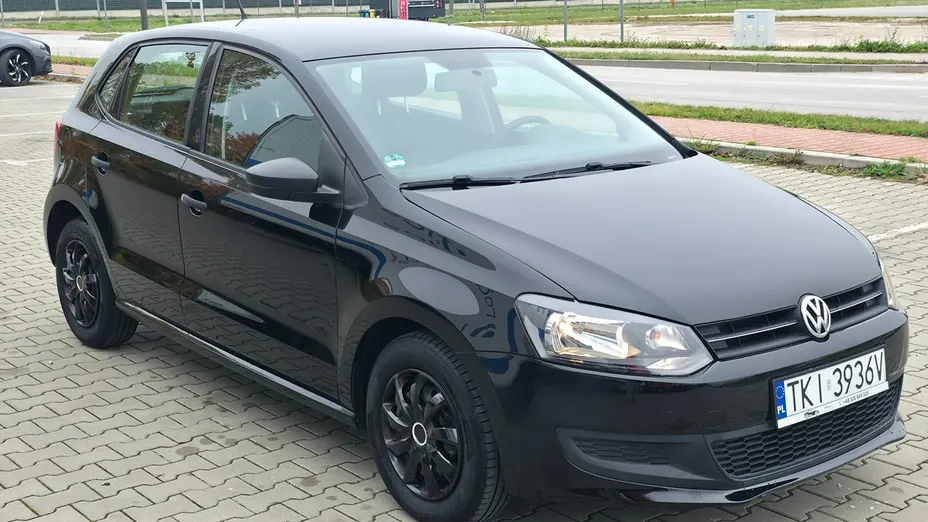 VOLKSWAGEN Polo -