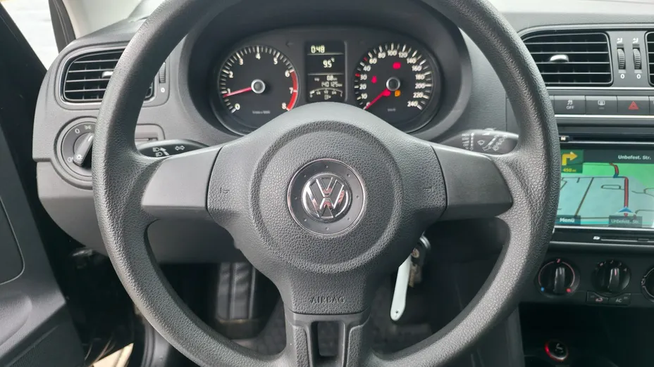 VOLKSWAGEN Polo -