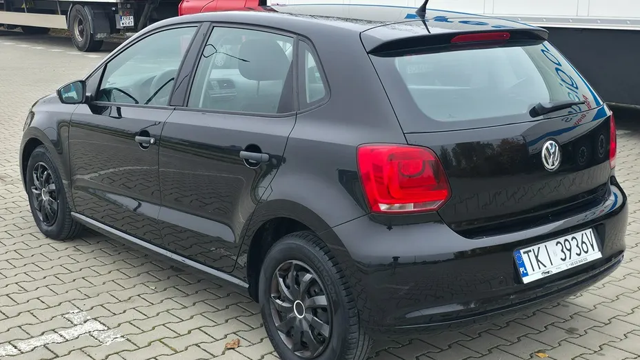 VOLKSWAGEN Polo -