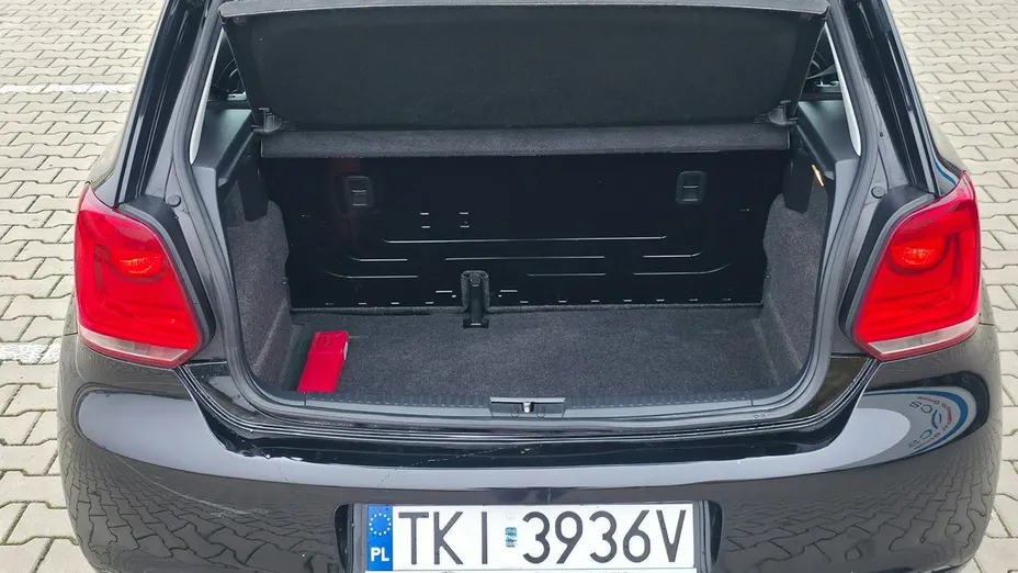 VOLKSWAGEN Polo -