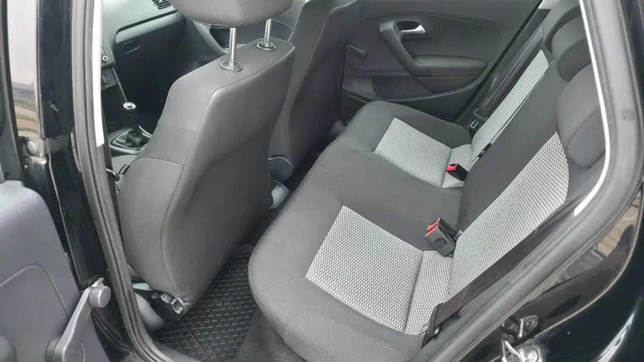 VOLKSWAGEN Polo -