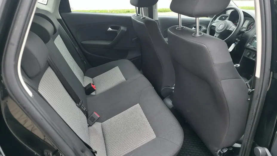 VOLKSWAGEN Polo -