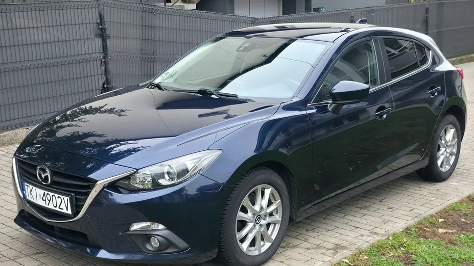MAZDA 3 -