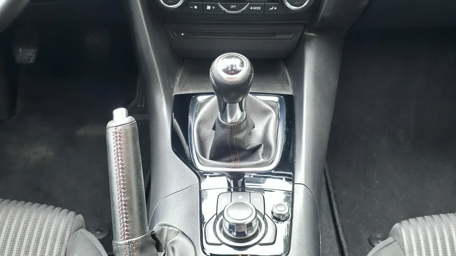MAZDA 3 -