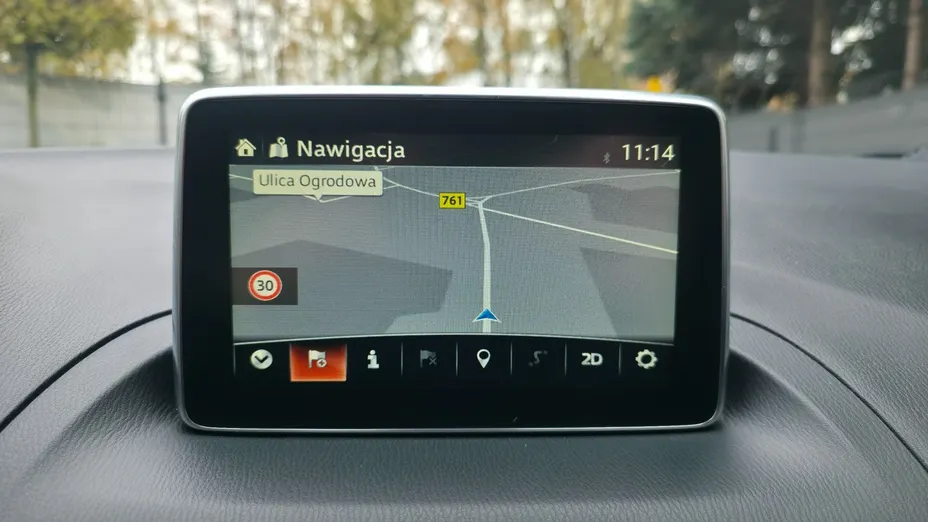 MAZDA 3 -