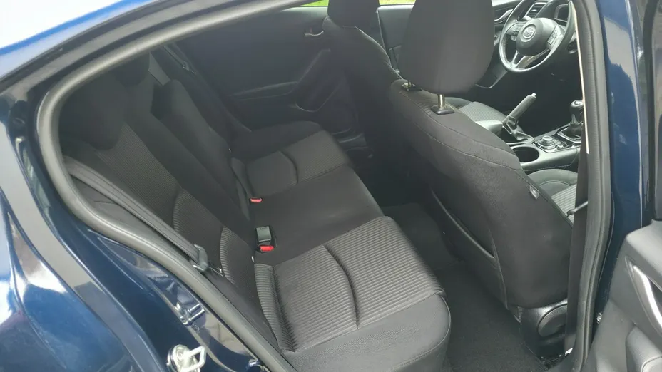 MAZDA 3 -