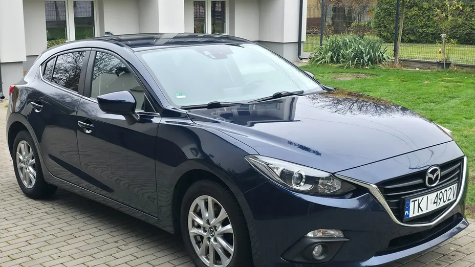 MAZDA 3 -