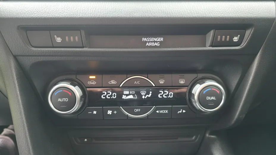 MAZDA 3 -