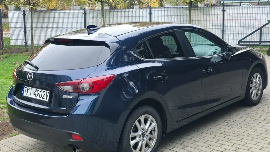 MAZDA 3 -