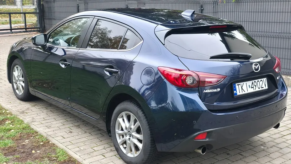 MAZDA 3 -
