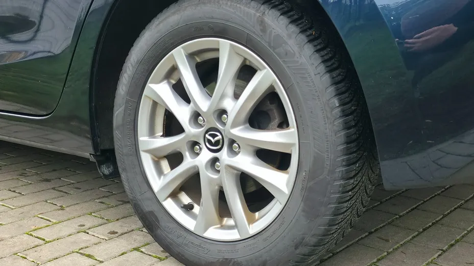 MAZDA 3 -
