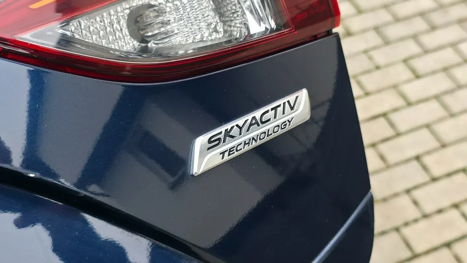 MAZDA 3 -