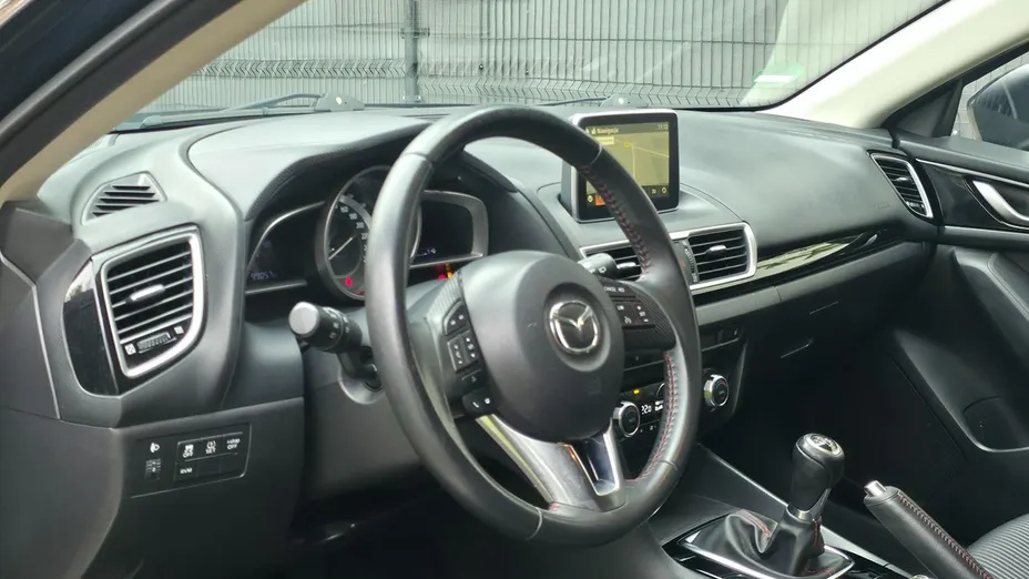 MAZDA 3 -