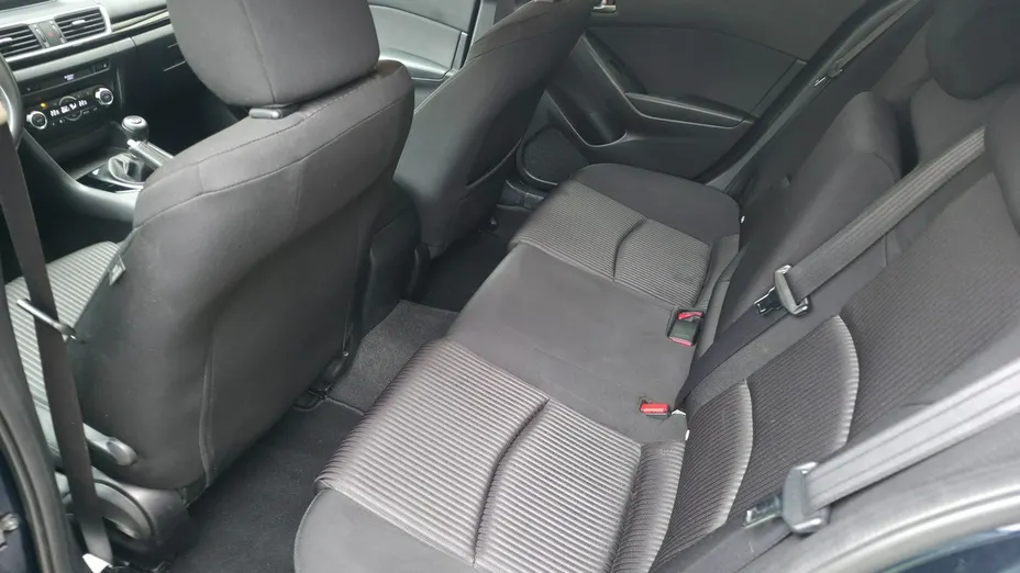 MAZDA 3 -
