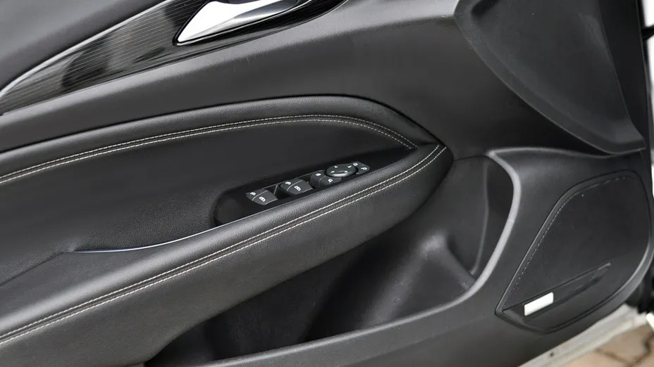 OPEL Insignia -