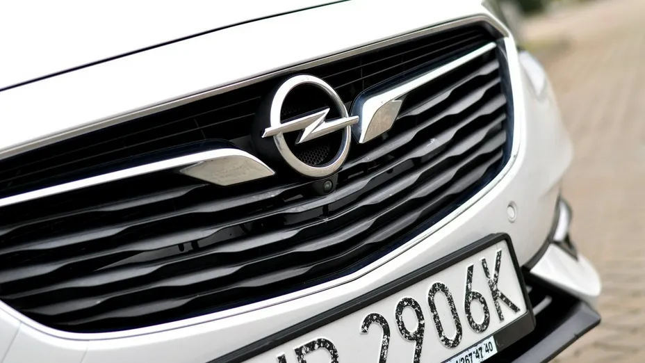 OPEL Insignia -