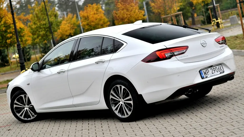 OPEL Insignia -