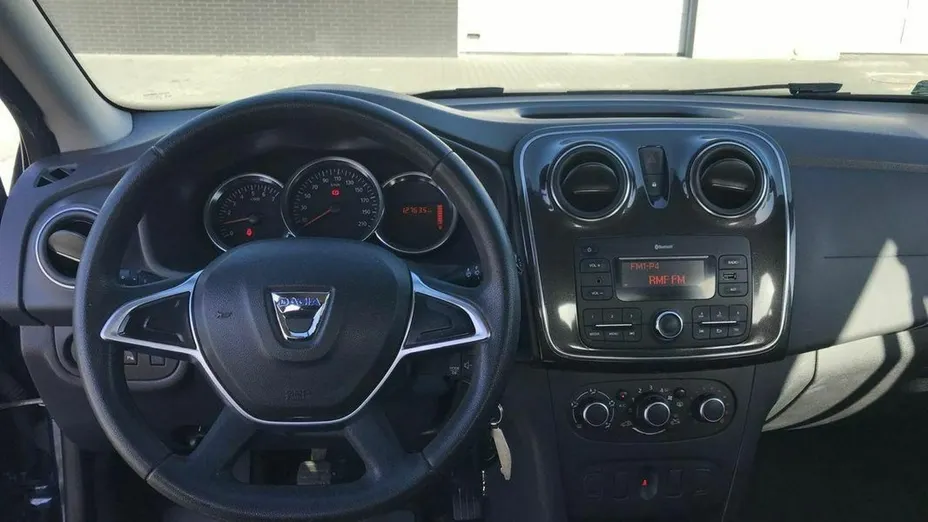 DACIA Logan -