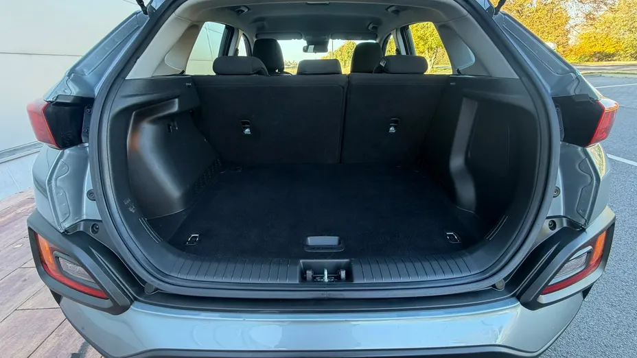 HYUNDAI Kona -