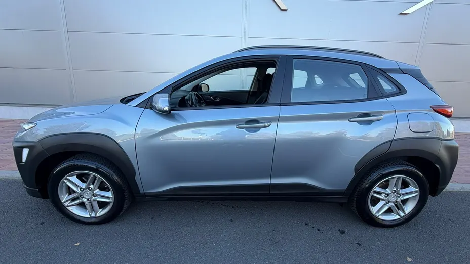 HYUNDAI Kona -