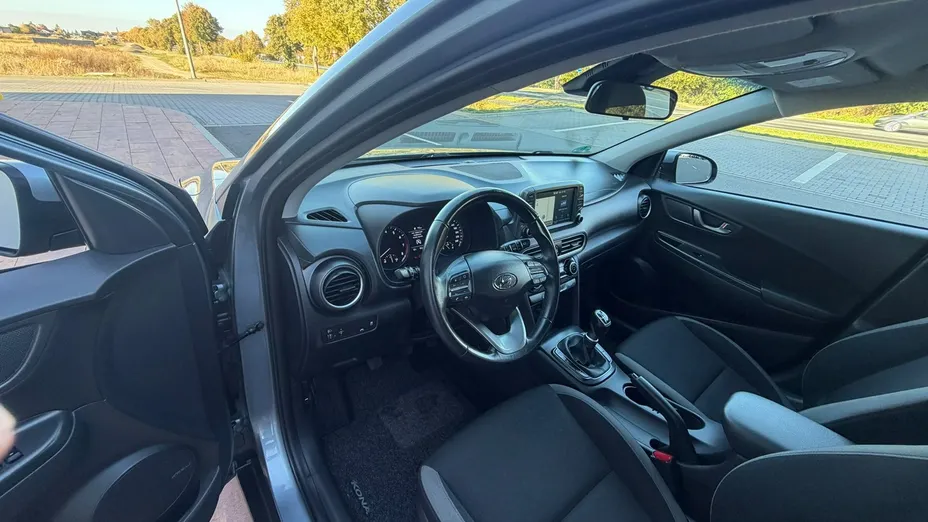 HYUNDAI Kona -