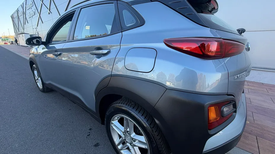 HYUNDAI Kona -