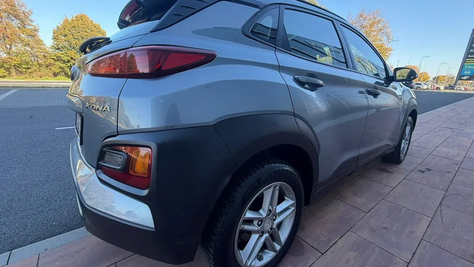 HYUNDAI Kona -